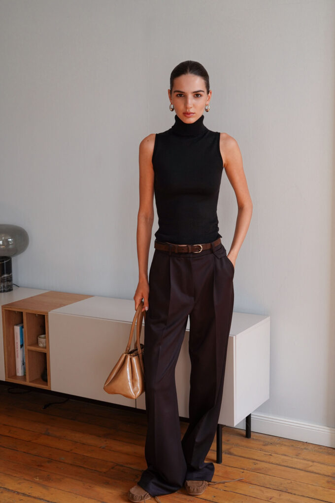 Knitted top with high neck in black photo 4