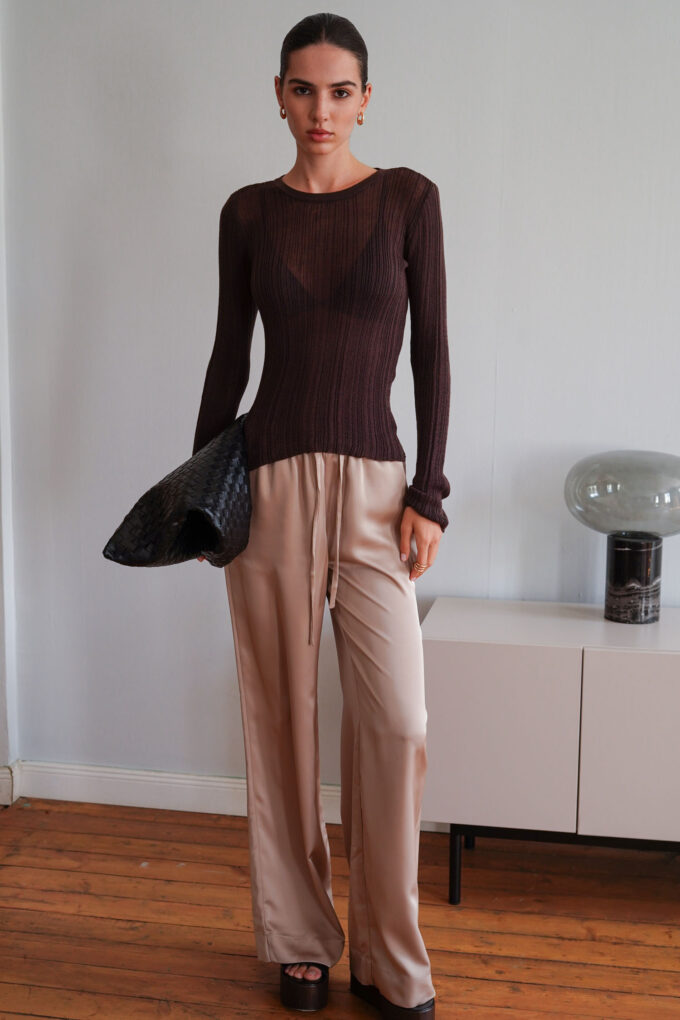 Translucent textured jumper in chocolate photo 4