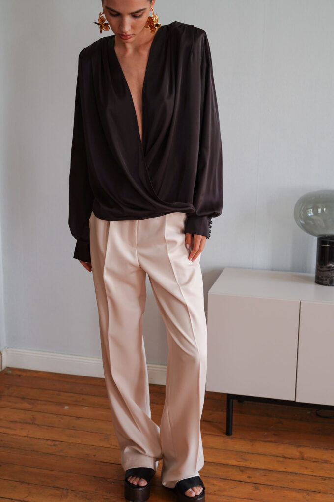 Cream palazzo pants with decorative flap photo 3