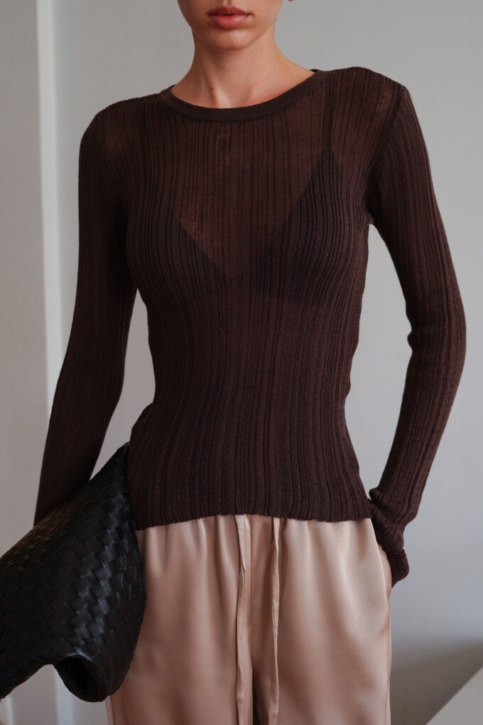 Translucent textured jumper in chocolate photo 5