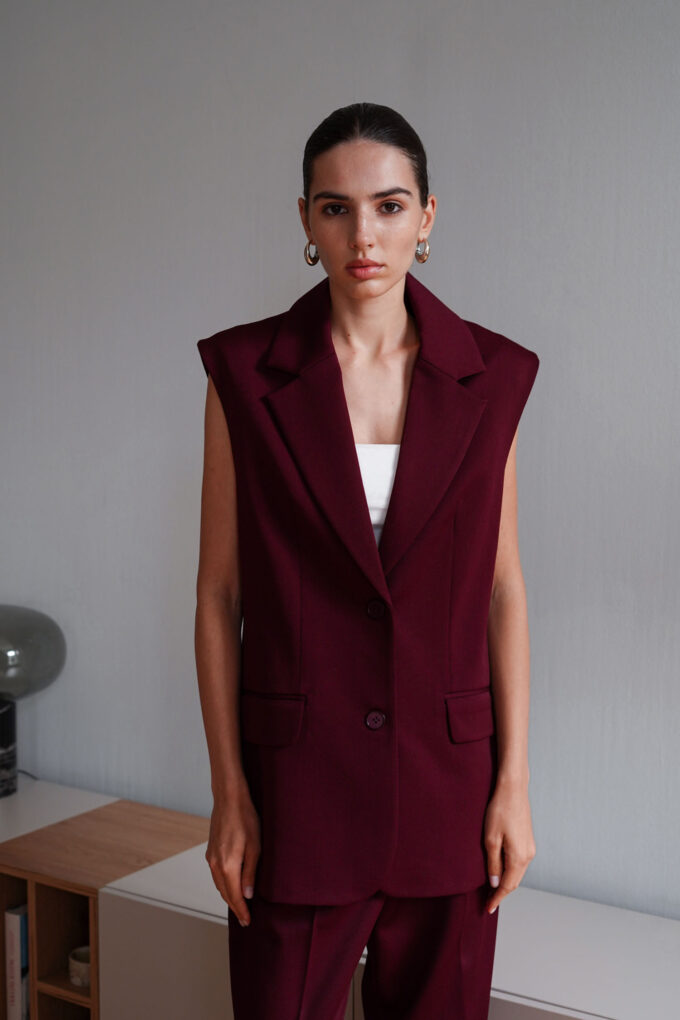 Elongated vest in burgundy photo 6