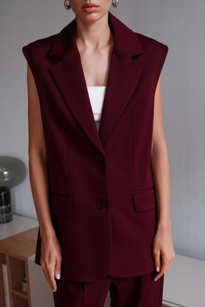 Elongated vest in burgundy photo 3