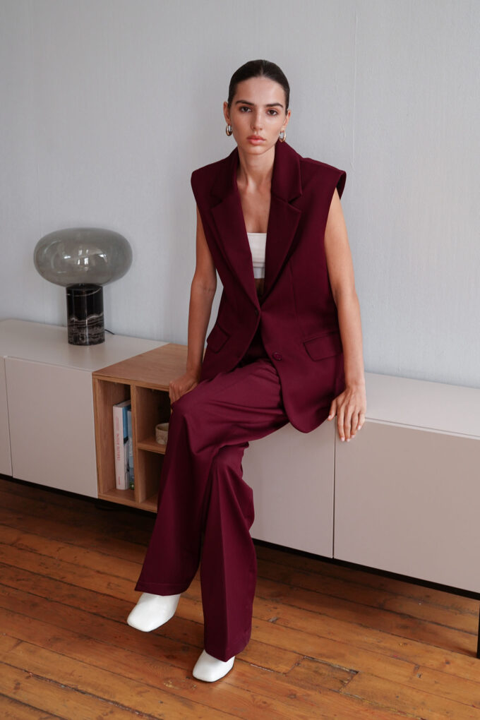 Elongated vest in burgundy photo 7