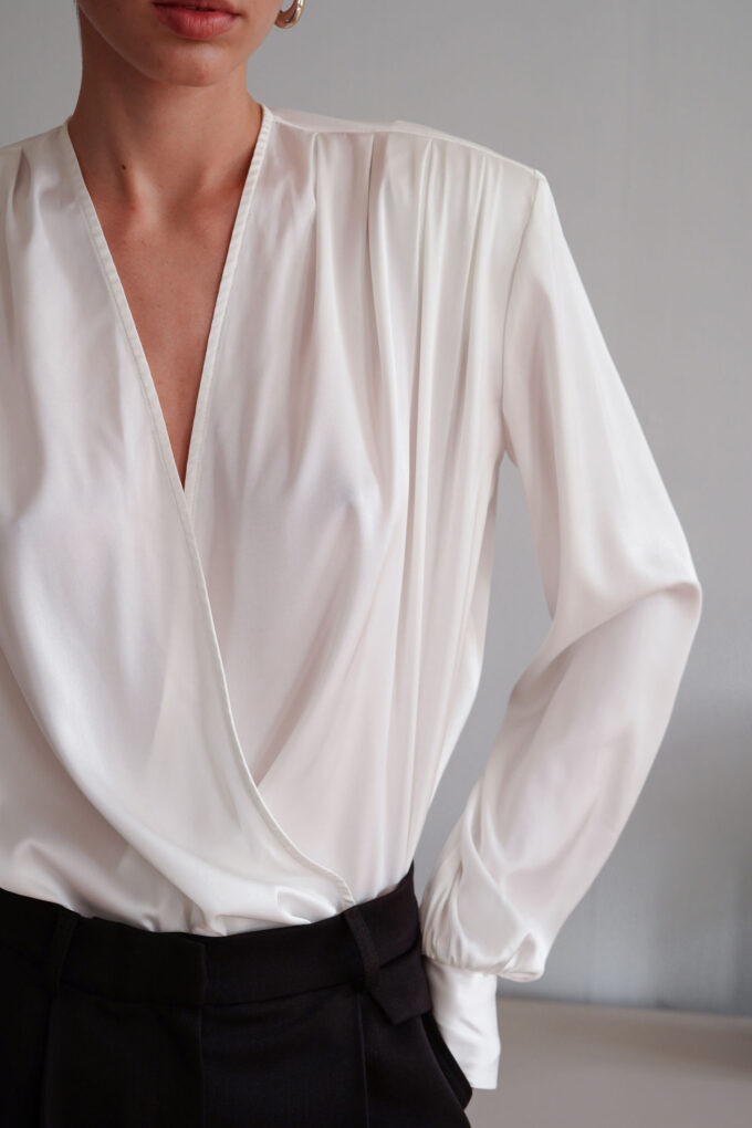 Milky satin blouse with pleats photo 2