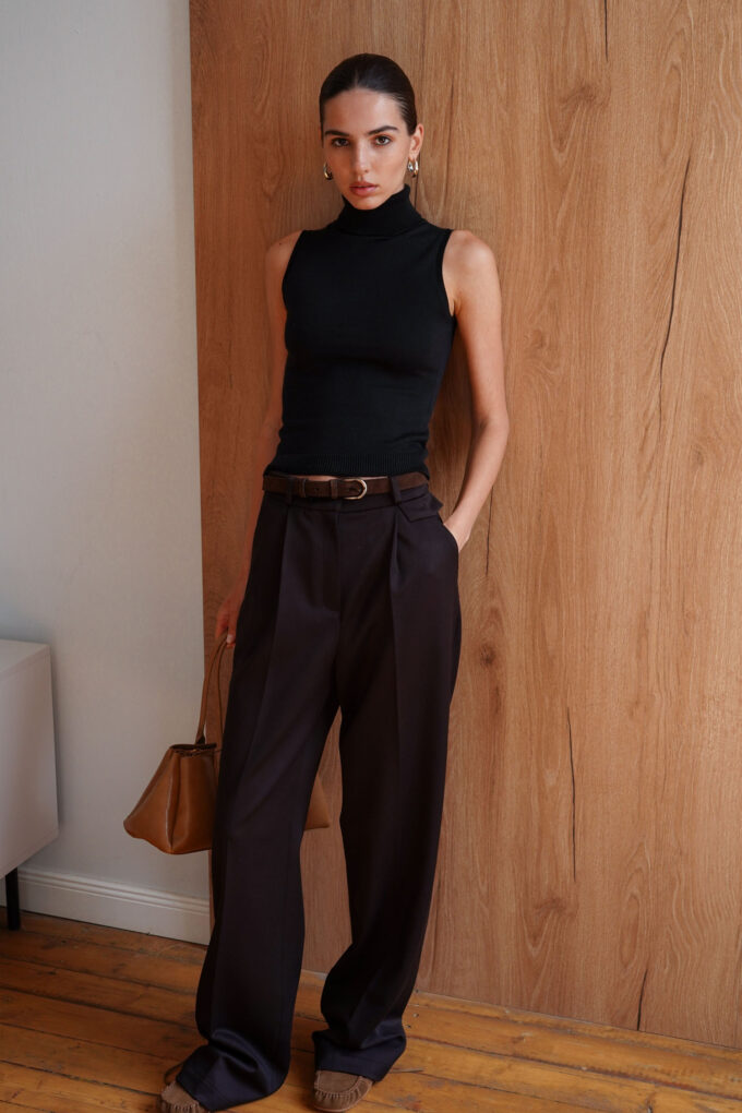 Knitted top with high neck in black photo 2