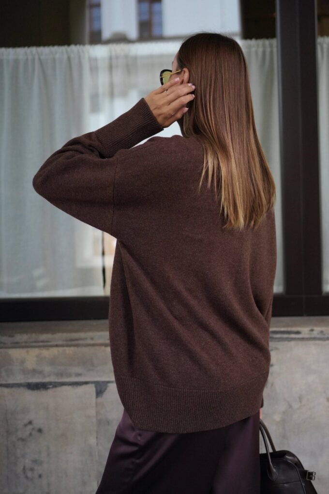 Lambswool turtleneck sweater in choco photo 4