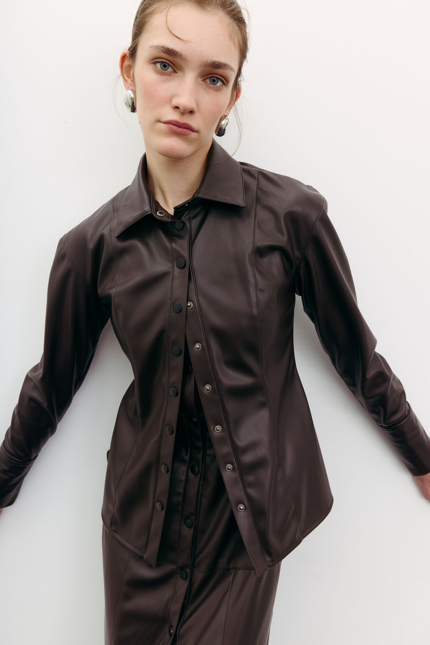 Сорочка з еко-шкіри приталена шоколадна - The Lace photo 441453 Сорочка з еко-шкіри приталена шоколадна - The Lace photo 441453