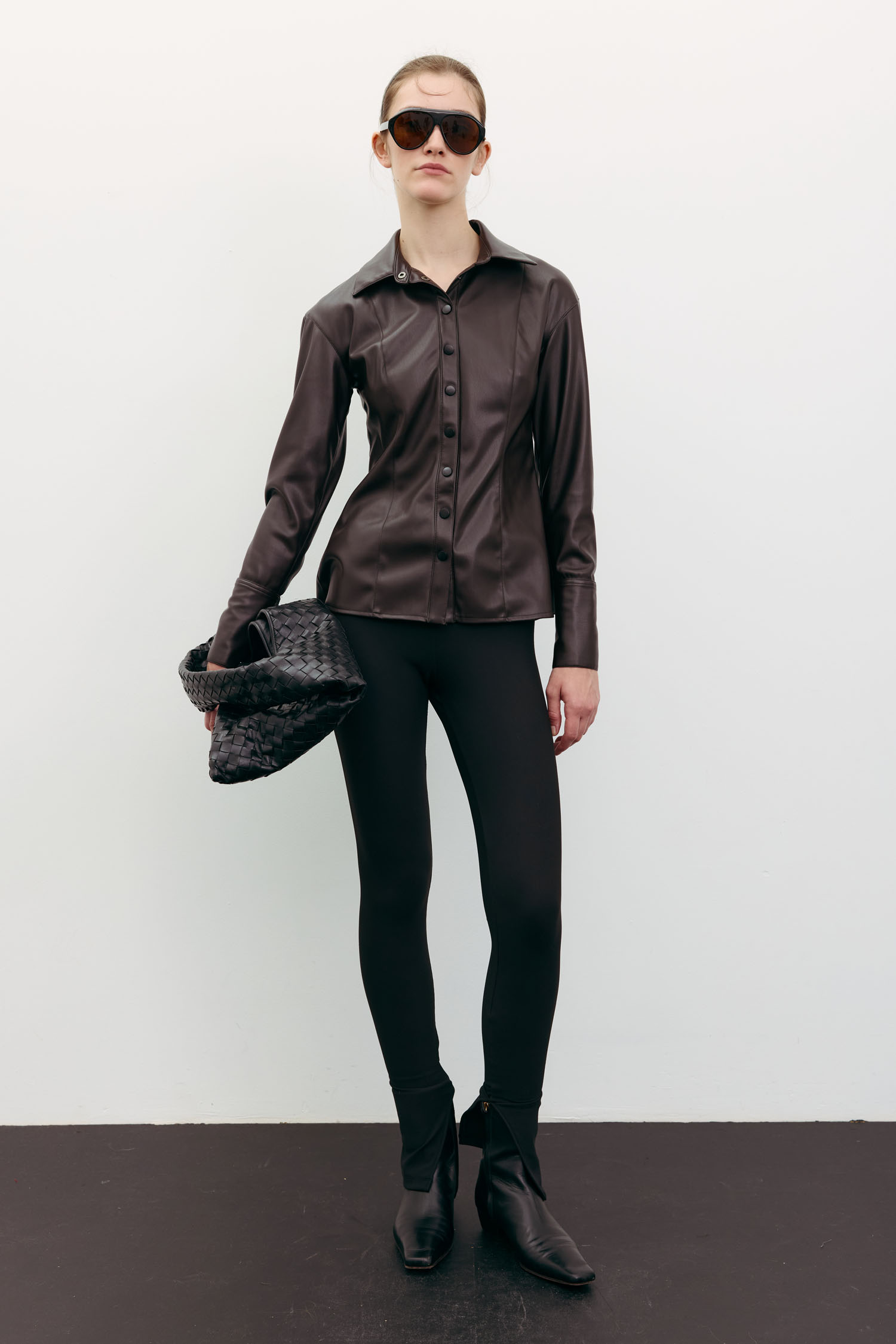 Сорочка з еко-шкіри приталена шоколадна - The Lace photo 441457 Сорочка з еко-шкіри приталена шоколадна - The Lace photo 441457