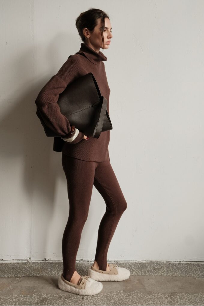 Легінси трикотажні зі штрипками шоколадні фото 4