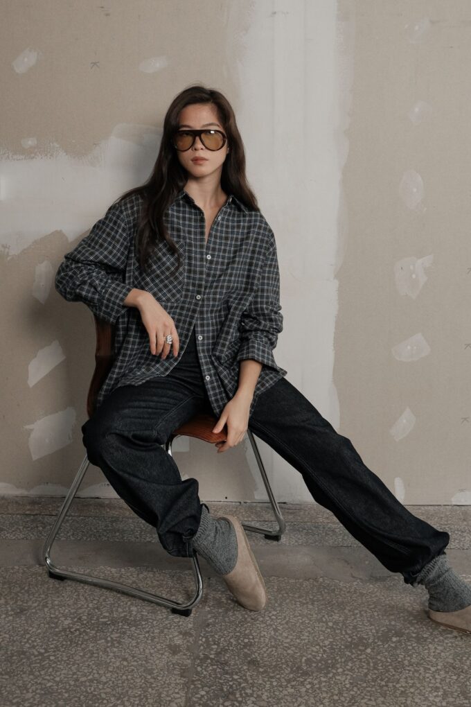 Сорочка з накладною кишенею в синю клітинку шоколадна фото 4