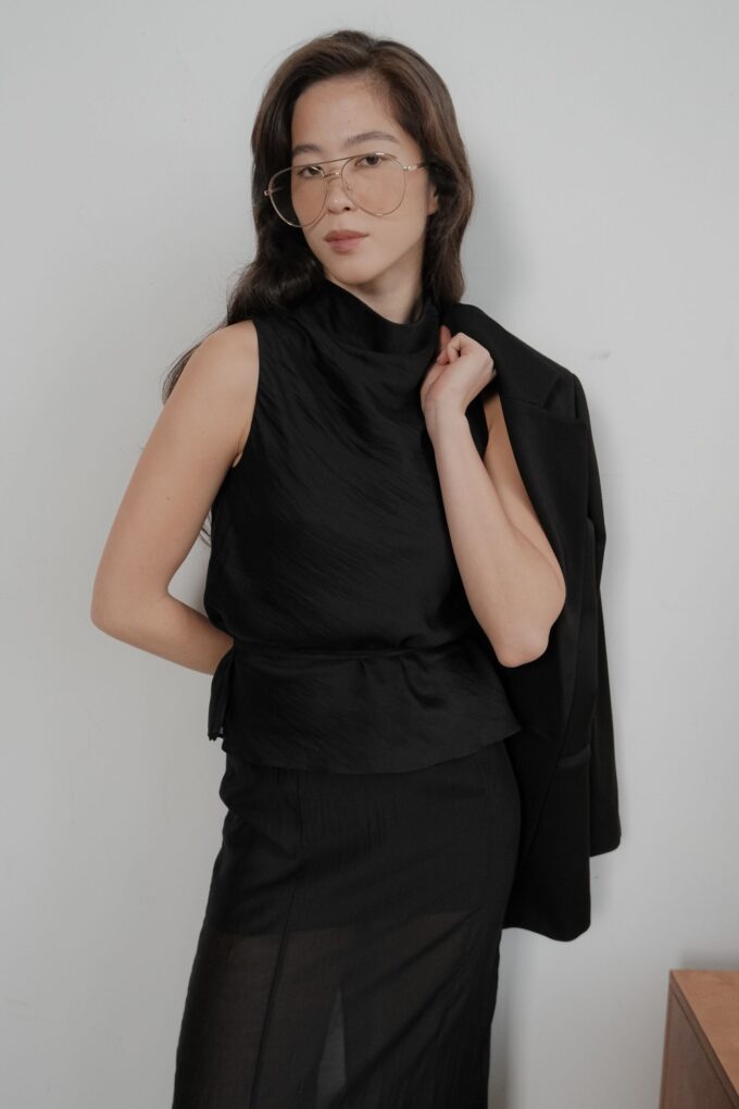 Топ із тенселу з тонким поясом чорний - The Lace