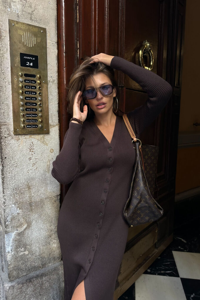 Трикотажна сукня максі на ґудзиках шоколадна фото 5