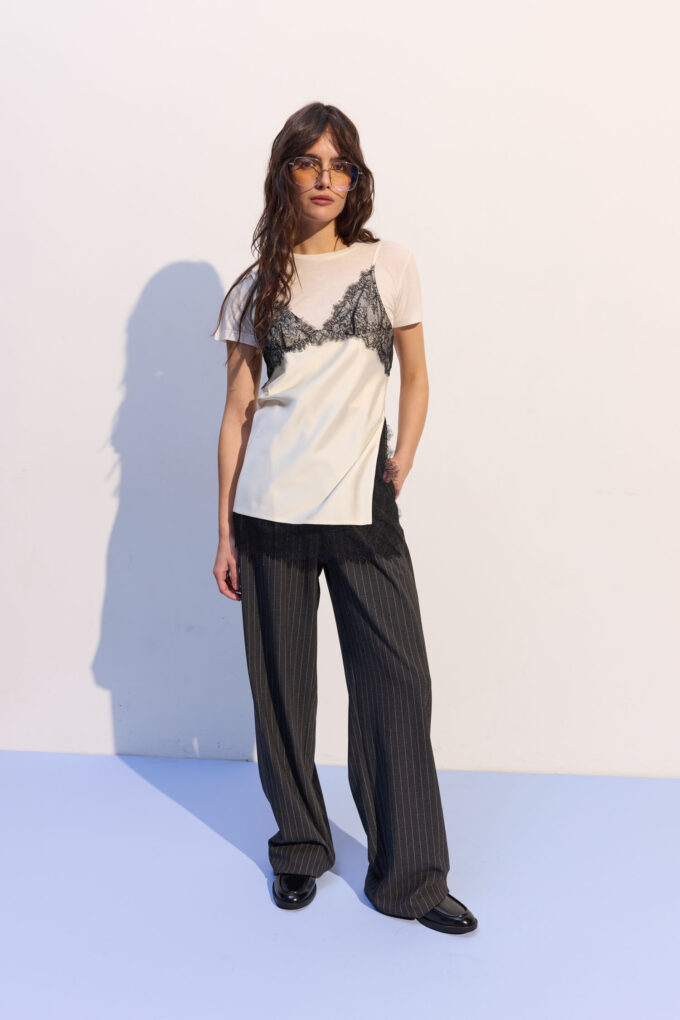 Milky satin top with black lace photo 2