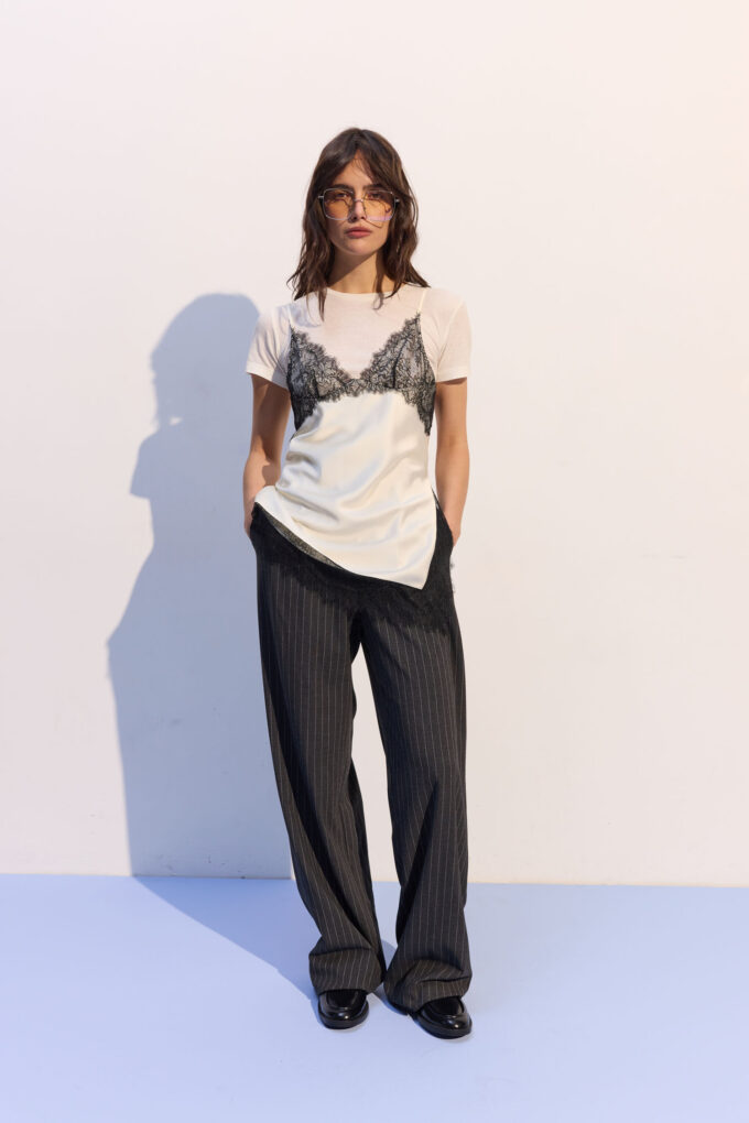 Milky satin top with black lace photo 5