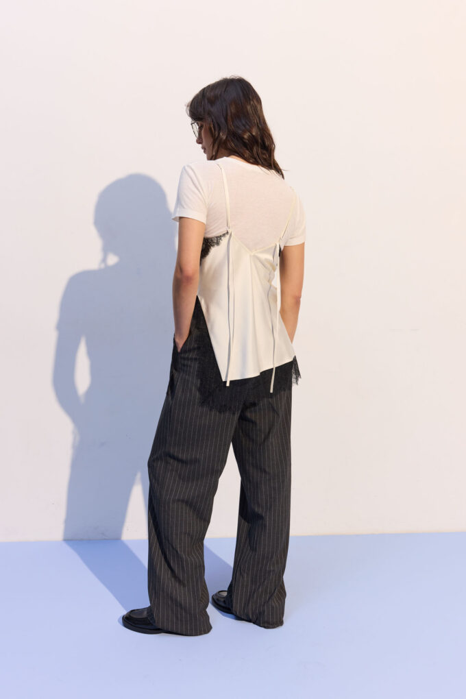 Milky satin top with black lace photo 4