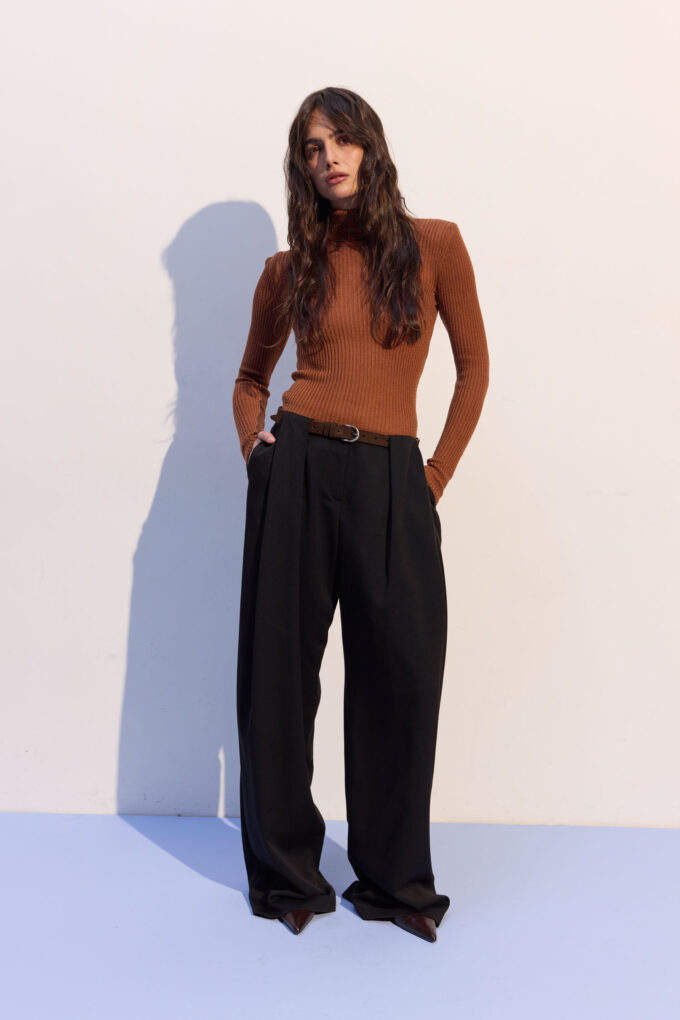 Водолазка тонка в рубчик карамельна фото 2