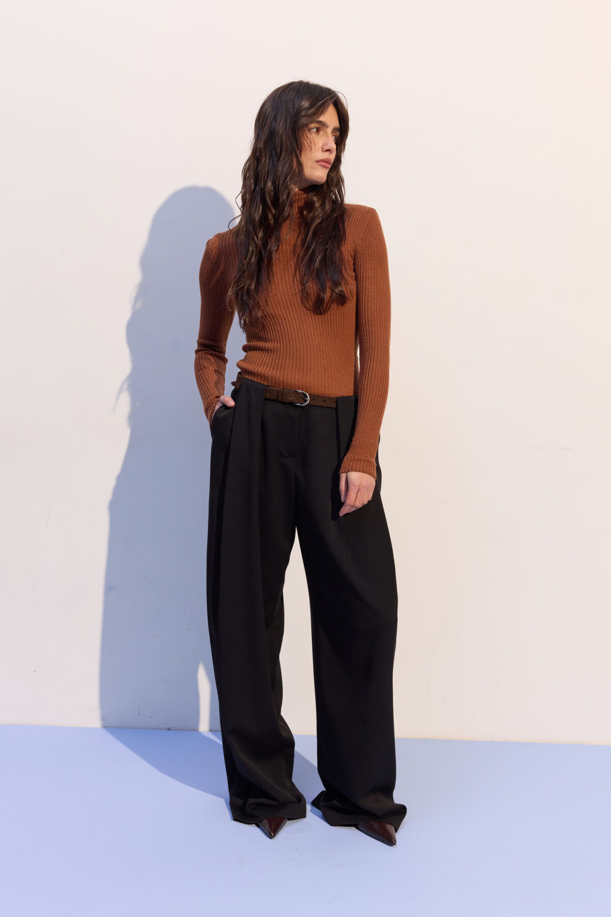 Брюки з декоративними складами чорні Modena - The Lace