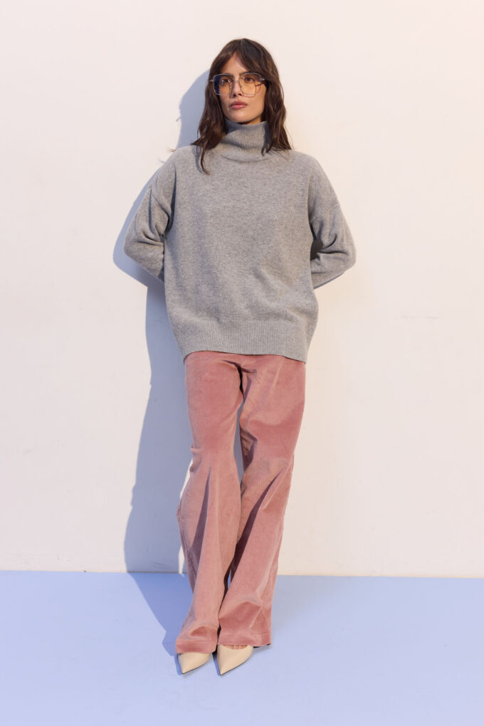 Светр із вовни ягня з горловиною сірий фото 6