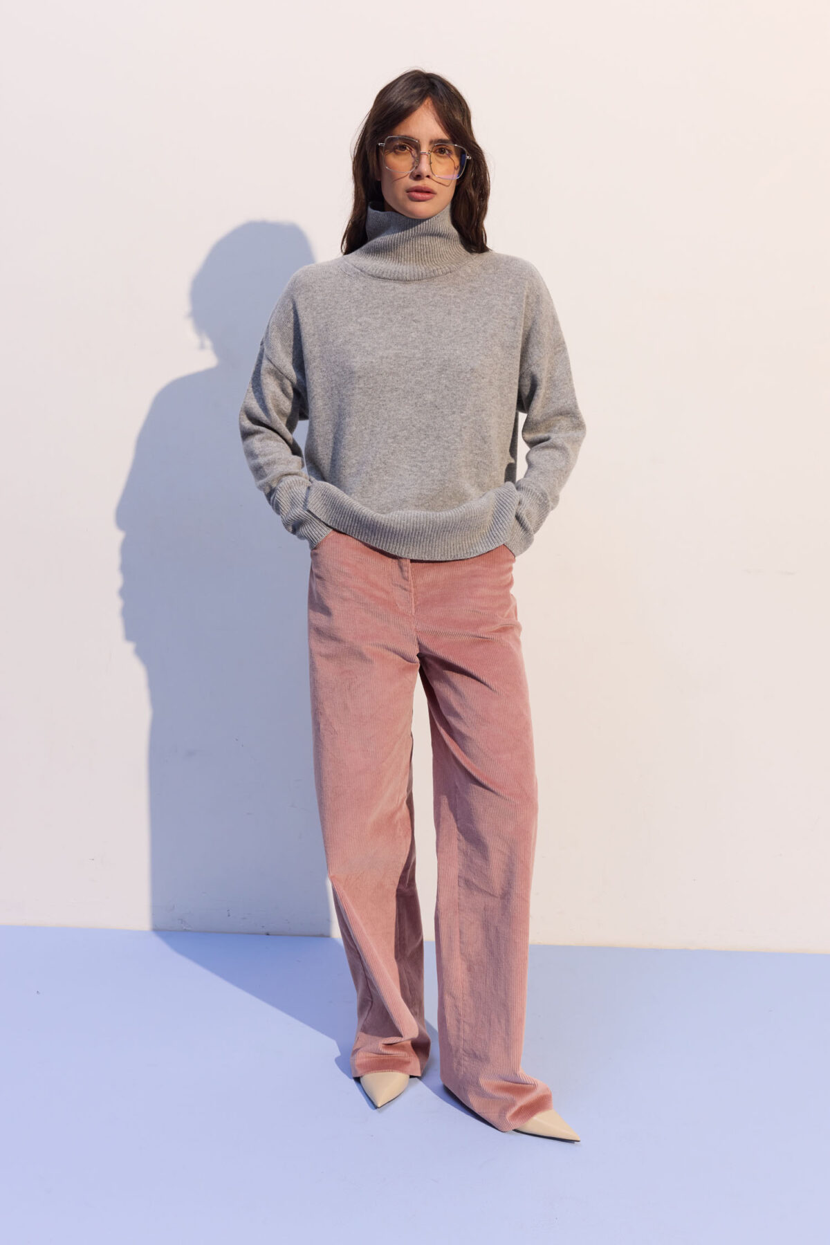 Светр із вовни ягня з горловиною сірий - The Lace