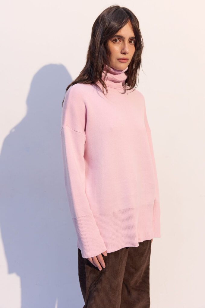Трикотажний светр з об'ємною горловиною рожевий фото 5