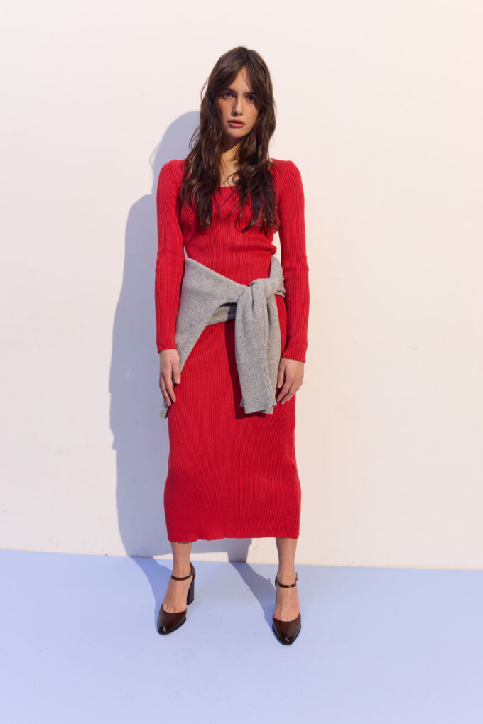 Трикотажна сукня міді із заокругленим вирізом червона фото 6