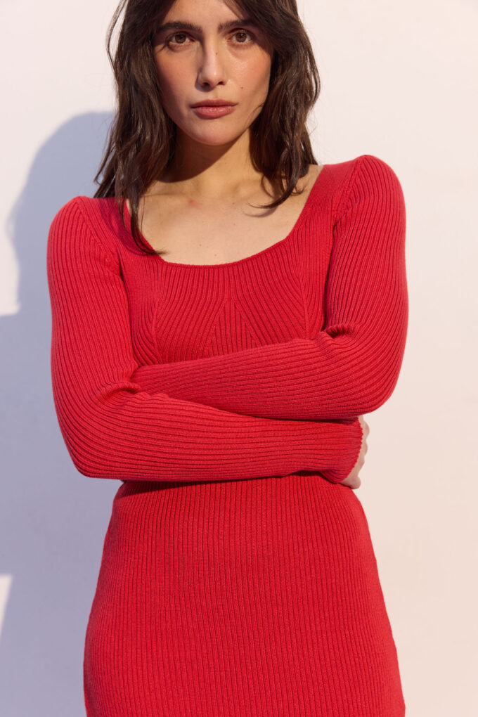 Трикотажна сукня міді із заокругленим вирізом червона фото 3