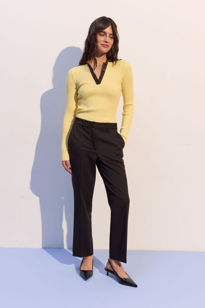 Джемпер поло на ґудзиках з шоколадною вставкою лимонний фото 2