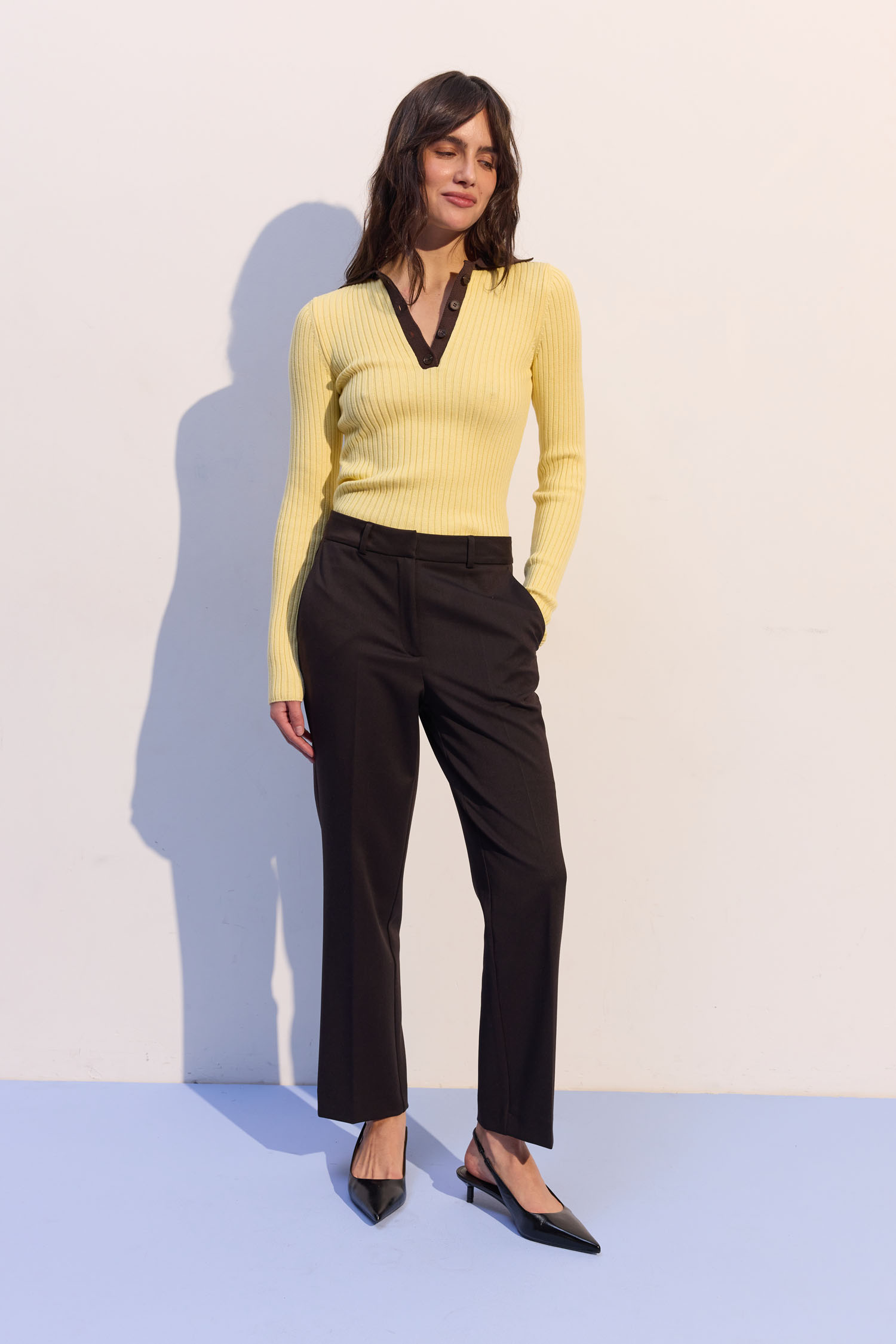 Джемпер поло на ґудзиках з шоколадною вставкою лимонний - The Lace Фото 476038 Джемпер поло на ґудзиках з шоколадною вставкою лимонний - The Lace Фото 476038