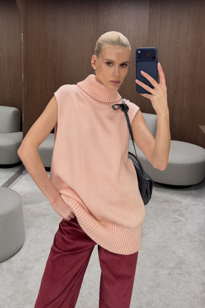 Жилет з напіввовни Pure peach - The Lace