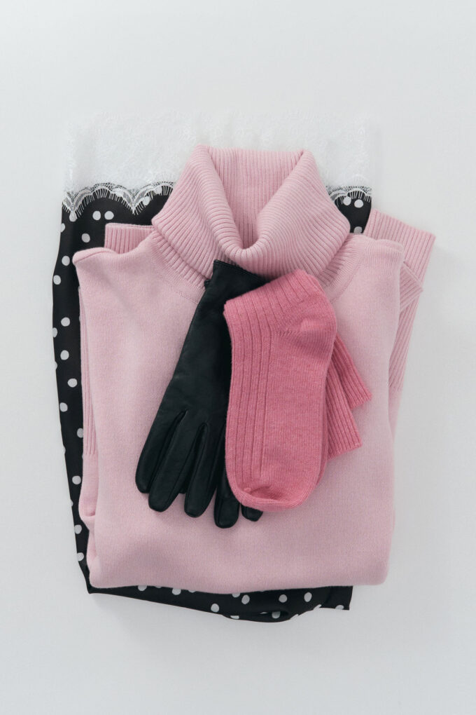 Трикотажний светр з об'ємною горловиною рожевий - The Lace