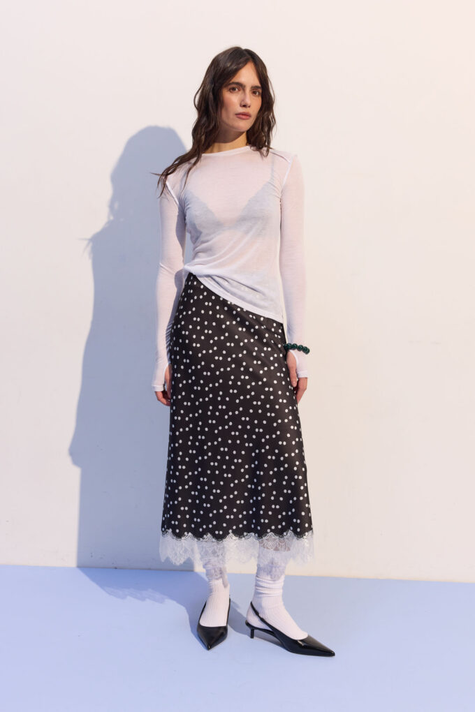 Трикотажный лонгслив с декоративными швами белый Фото 6