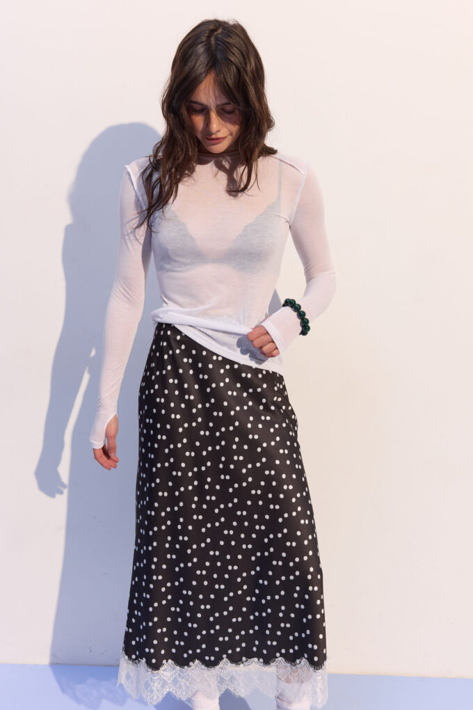 Трикотажный лонгслив с декоративными швами белый Фото 4