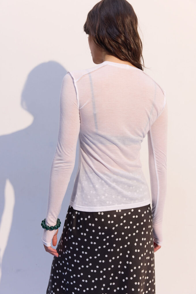 Трикотажный лонгслив с декоративными швами белый Фото 3