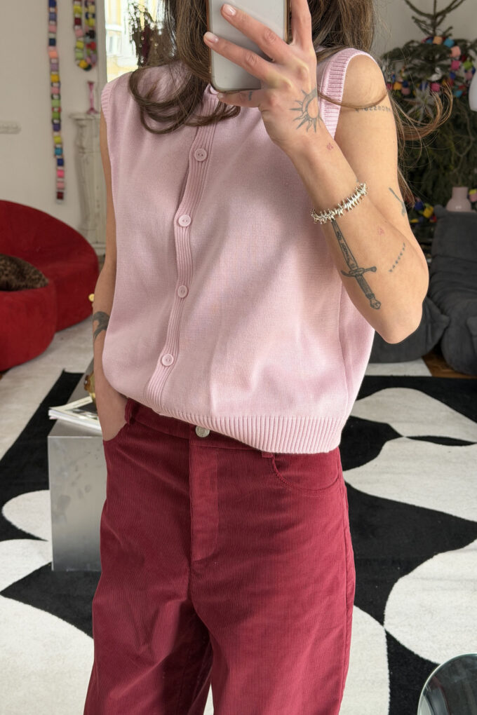 Трикотажний жилет з круглим вирізом рожевий фото 4