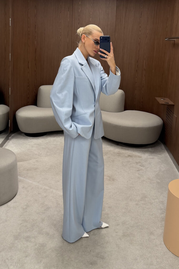 Брюки прямого кроя с двойными защипами голубые Фото 2