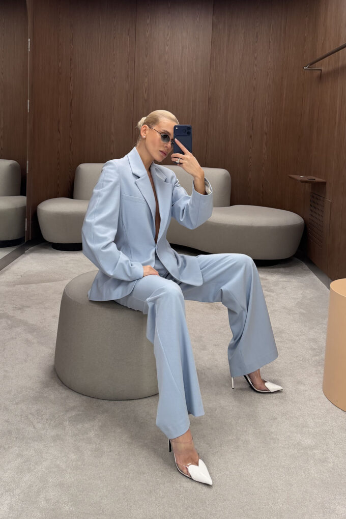 Брюки прямого кроя с двойными защипами голубые Фото 5