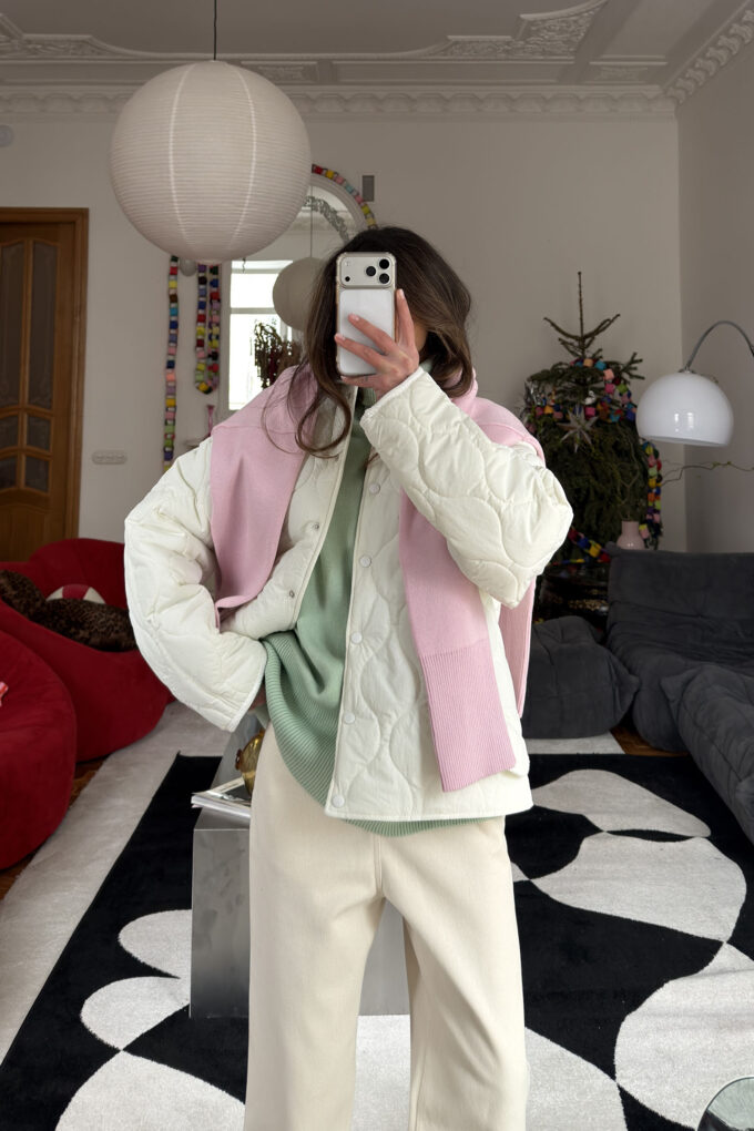 Куртка стьобана з вельветовими вставками молочна фото 7