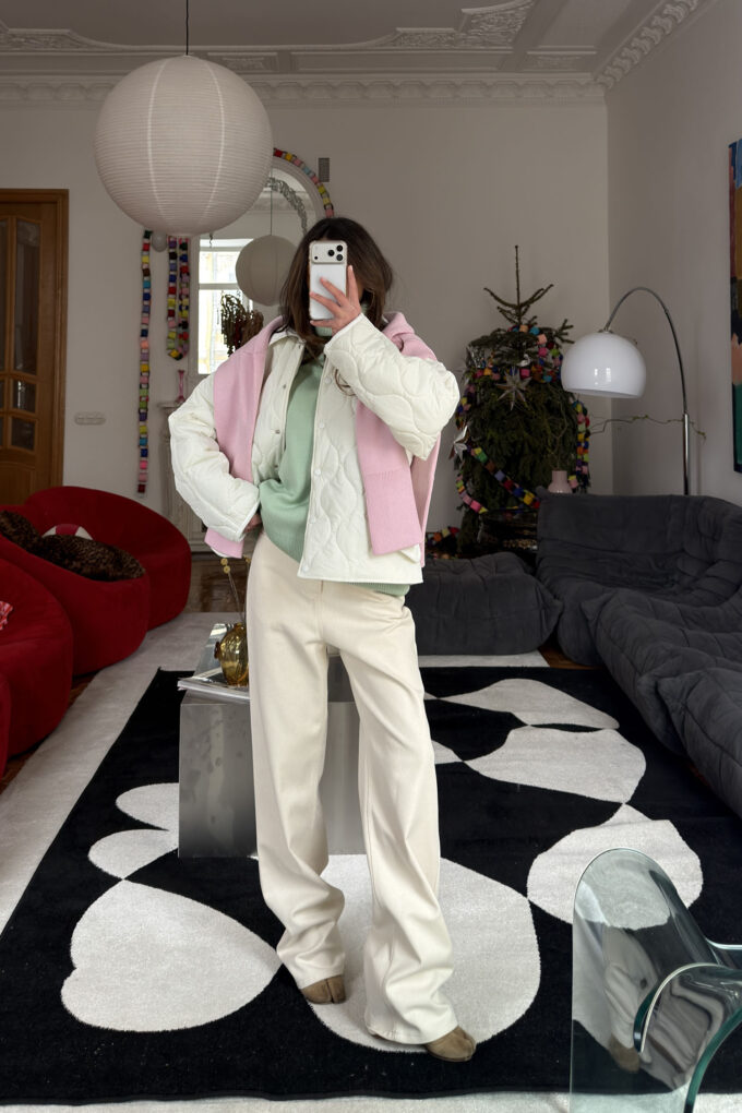 Куртка стьобана з вельветовими вставками молочна фото 4