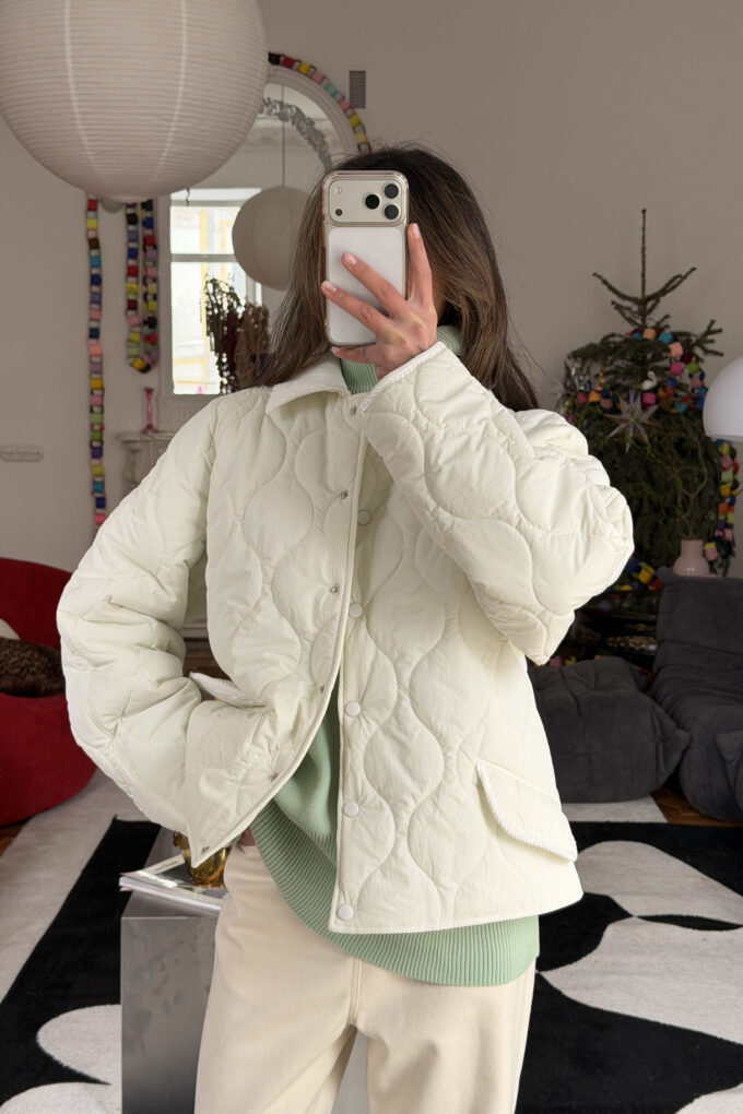 Куртка стьобана з вельветовими вставками молочна - The Lace