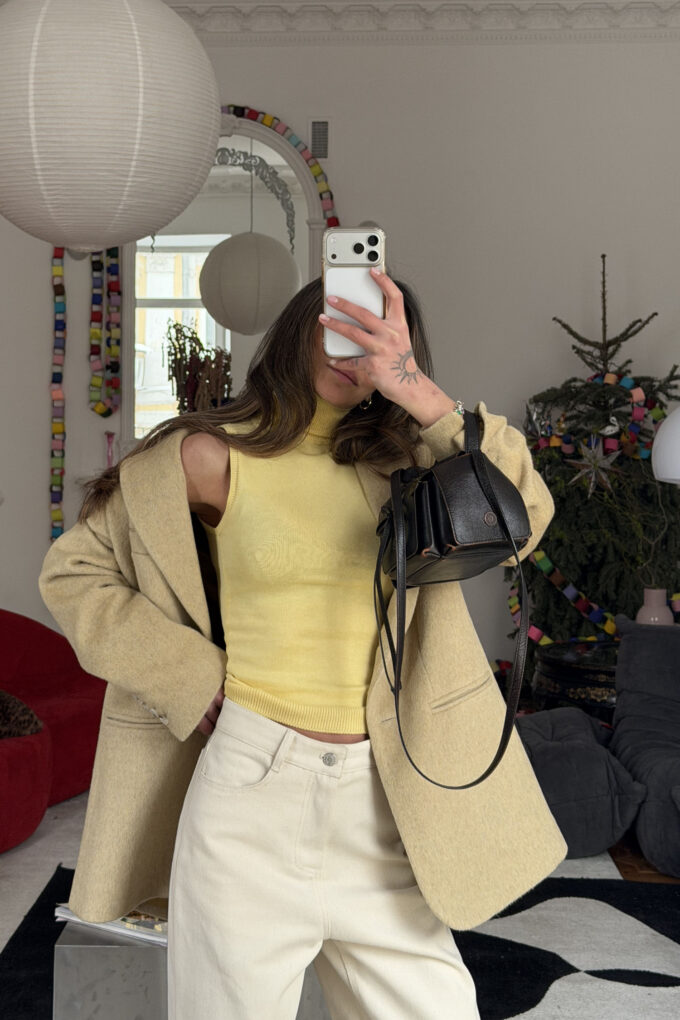 Трикотажний топ із високою горловиною лимонний - The Lace